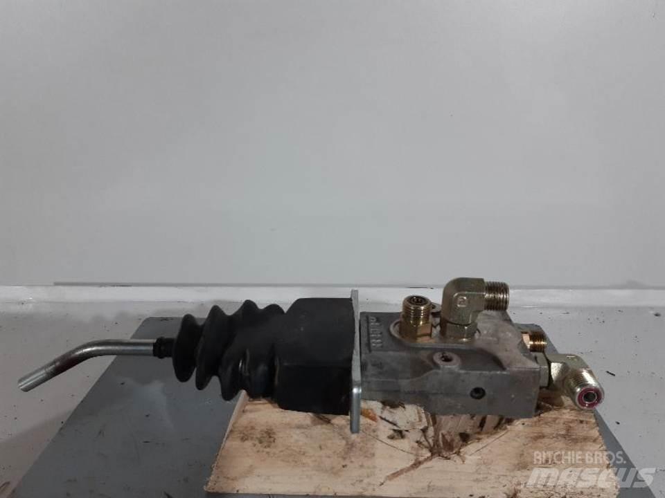 CAT M313C Hytter och interiör