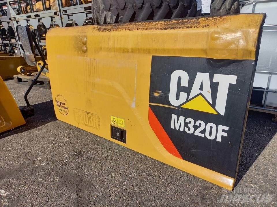 CAT M320F Hytter och interiör