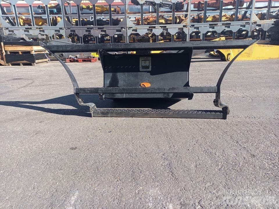 CAT M320F Hytter och interiör