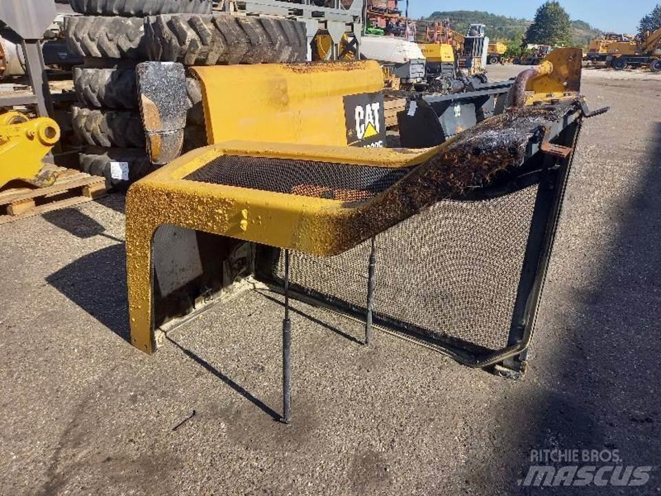 CAT M320F Hytter och interiör