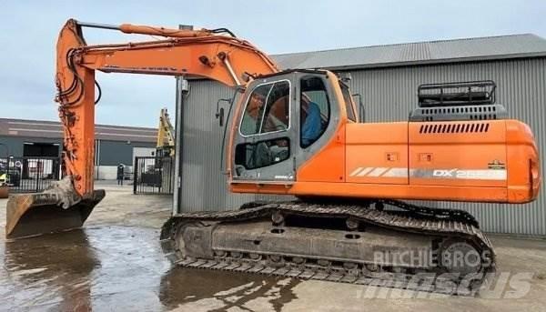Doosan DX 255 LC Bandgrävare