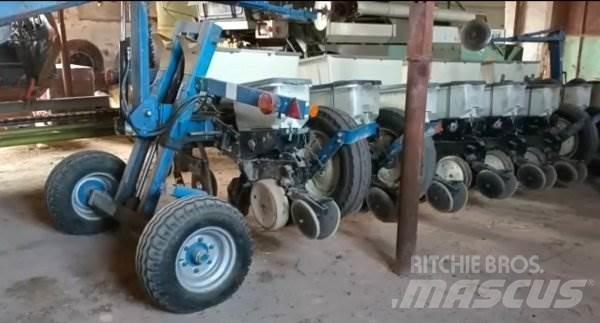  _JINÉ USA) Kinze - 3000 Traktorer