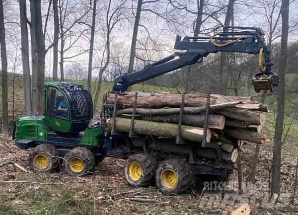 John Deere 1010 E Skördare