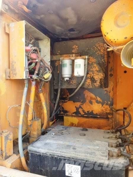 Liebherr R900 B Bandgrävare