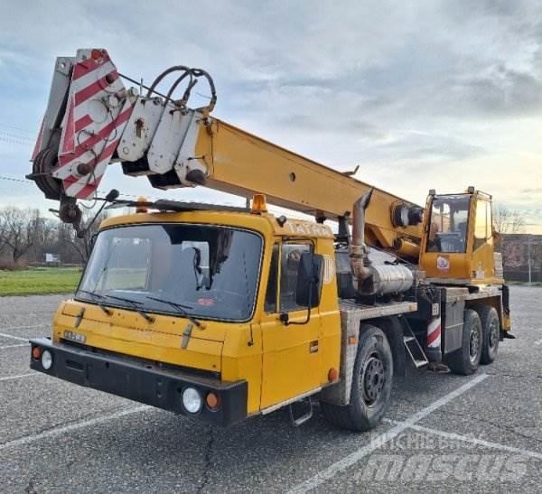 Tatra T815 +AD 28 (ČKD) Kranbilar