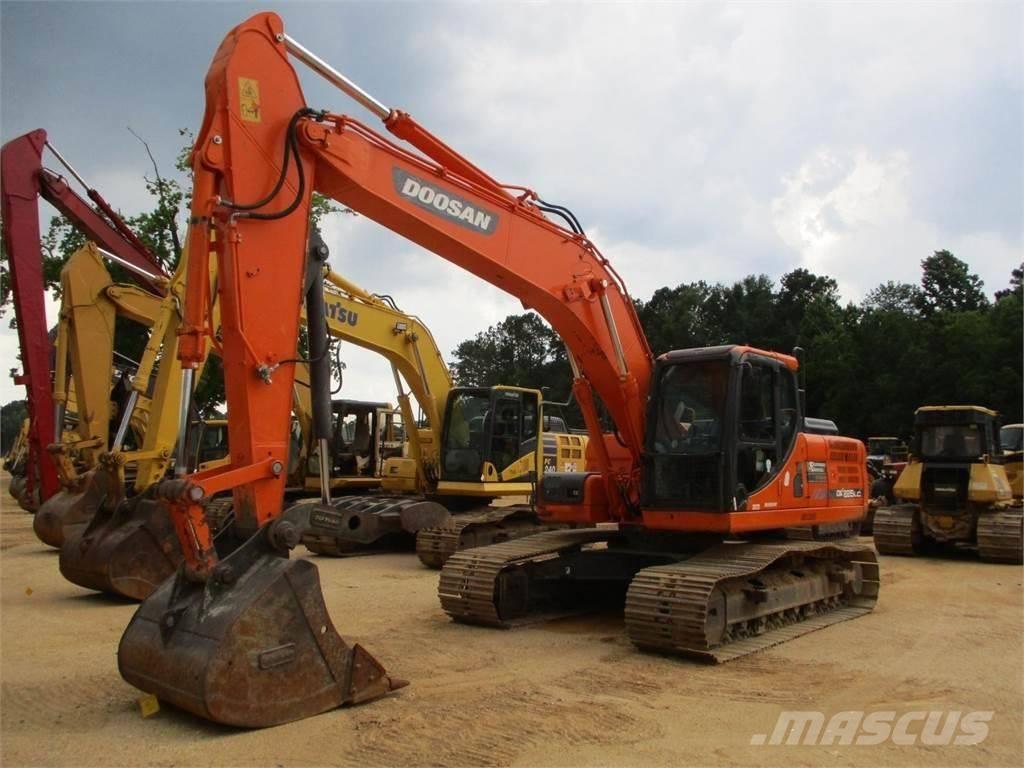 Doosan DX 225 Bandgrävare