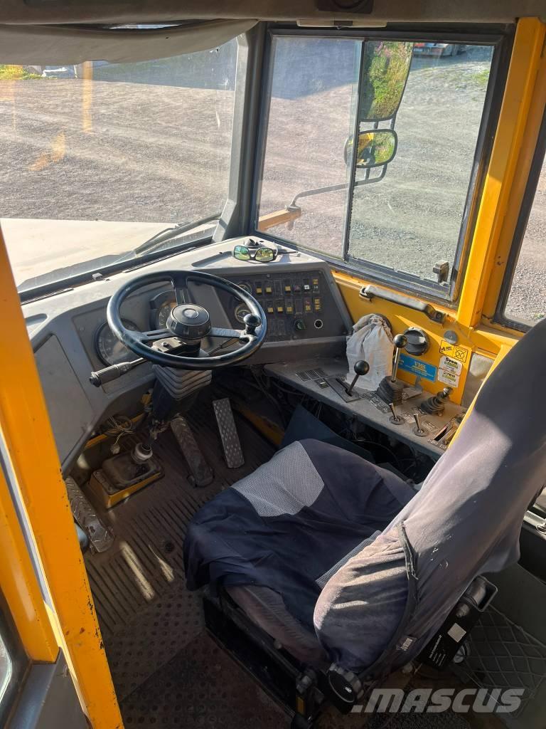 Volvo A 30 C Midjestyrd dumper