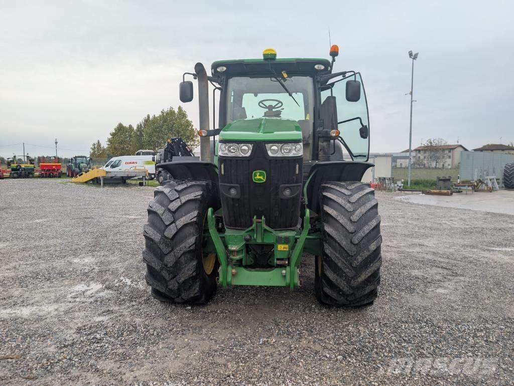 John Deere 7230 R Traktorer