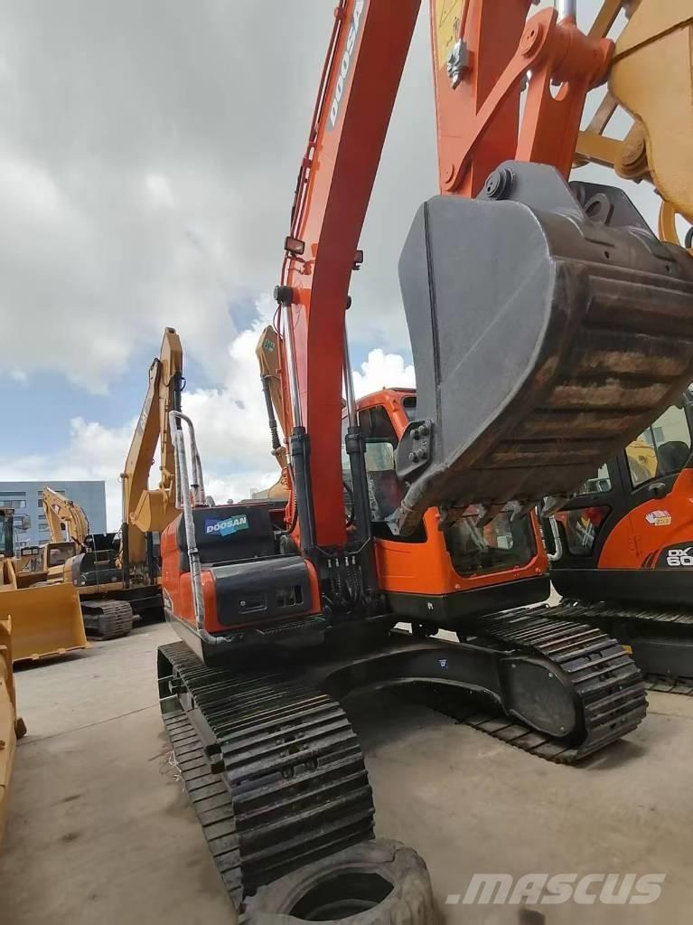 Doosan DX 140 Bandgrävare