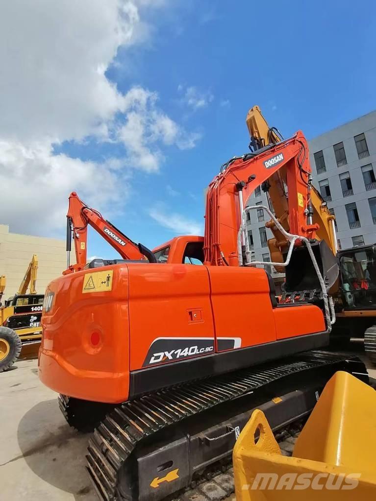 Doosan DX 140 Bandgrävare