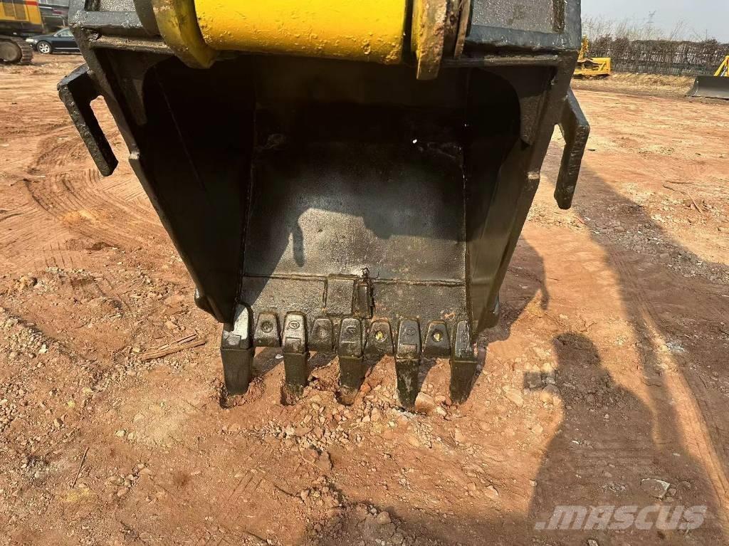 Komatsu PC 220 Bandgrävare