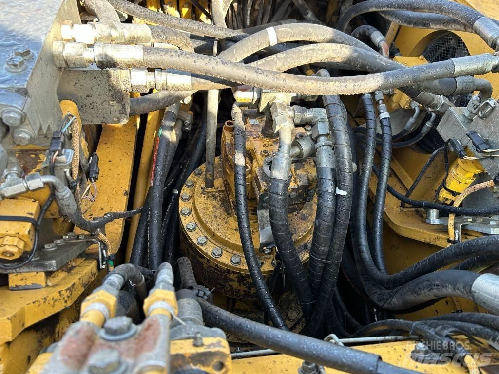 CAT 330 D L Bandgrävare