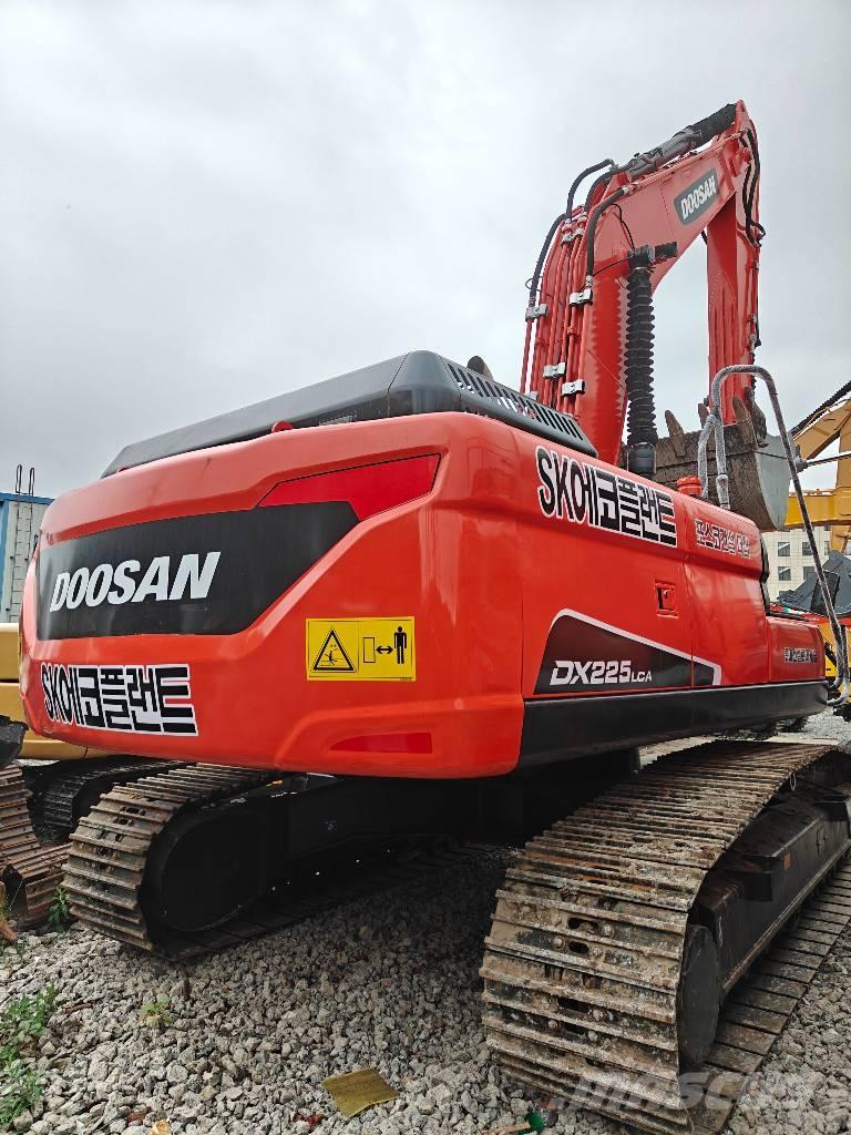 Doosan DX 225 LC-9C Bandgrävare