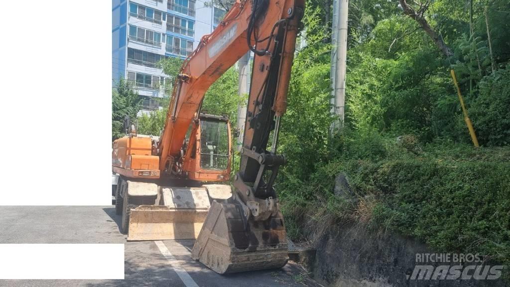 Doosan DX 210 W Hjulgrävare