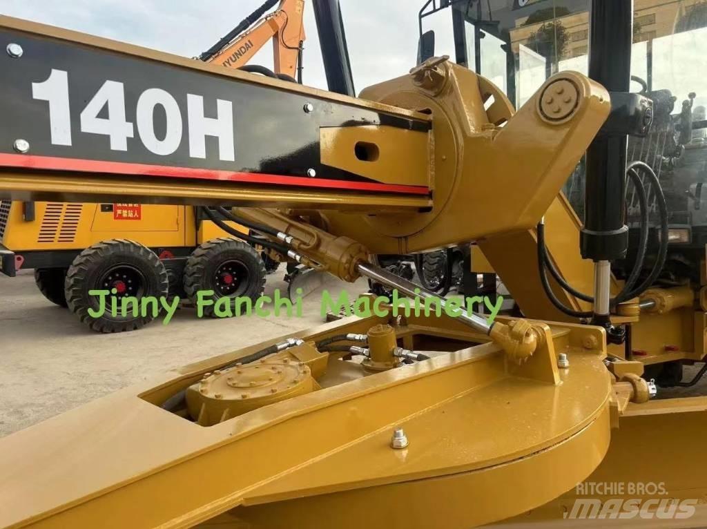 CAT 140 Väghyvlar