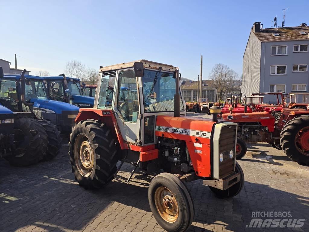 Massey Ferguson 690 Traktorer