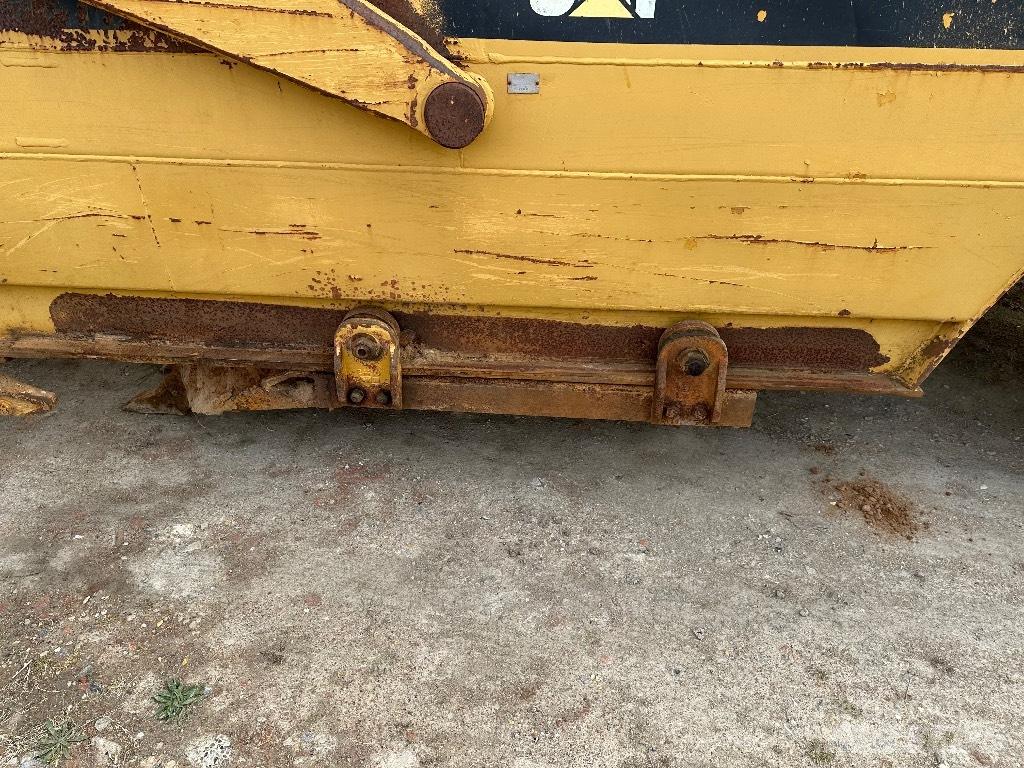 CAT 615 Schaktvagnar