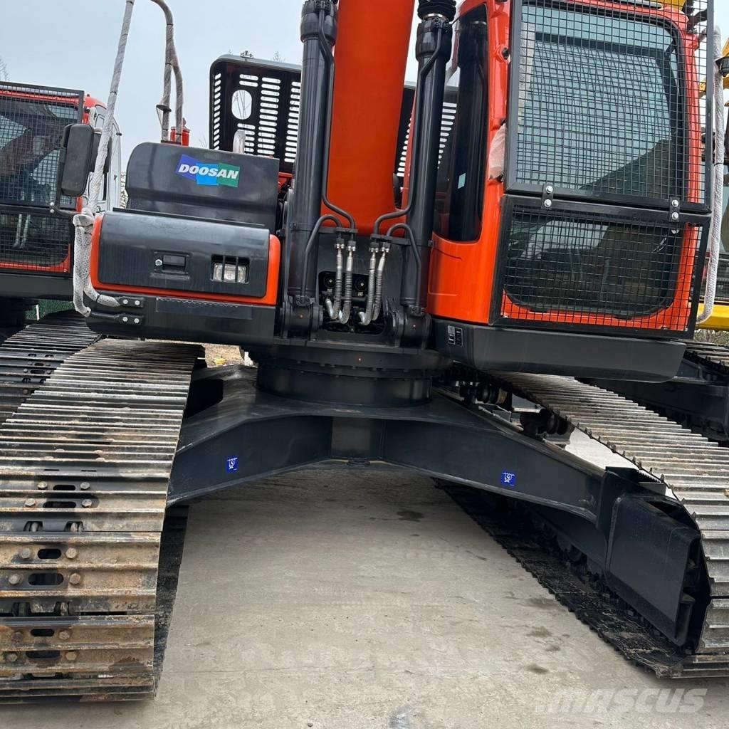 Doosan DX225LC-9C Bandgrävare