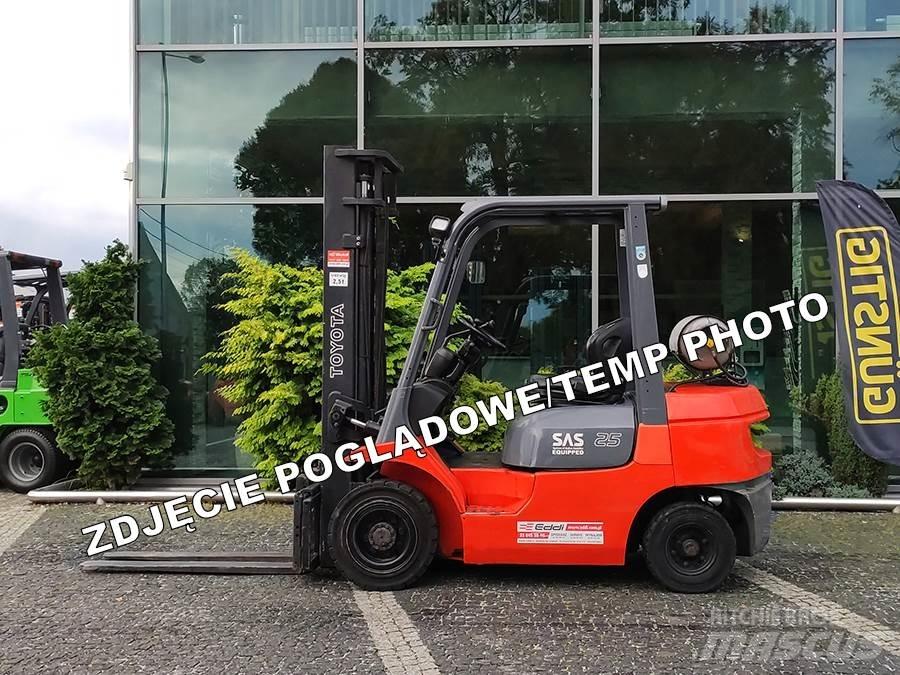 Toyota 42-7FGF25 Gasolmotviktstruckar