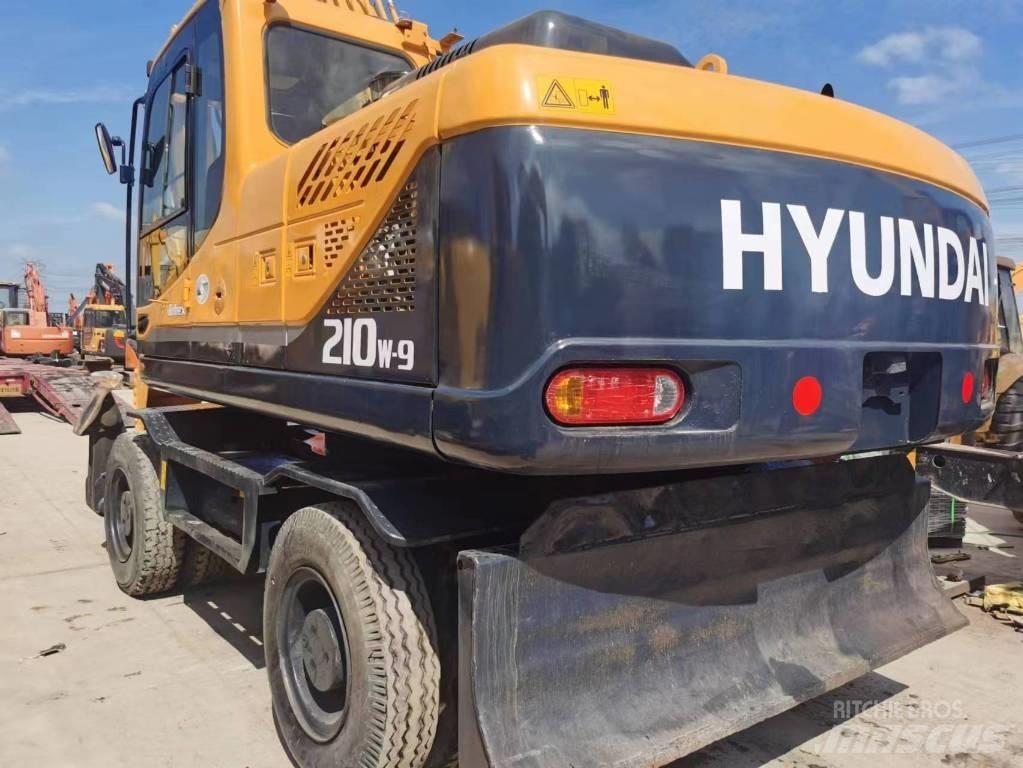 Hyundai R210W-9 Hjulgrävare