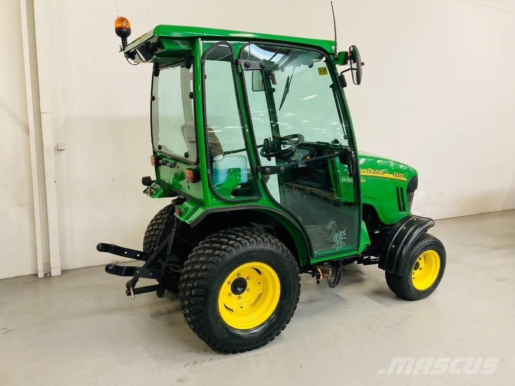 John Deere 2320 Kompakttraktorer