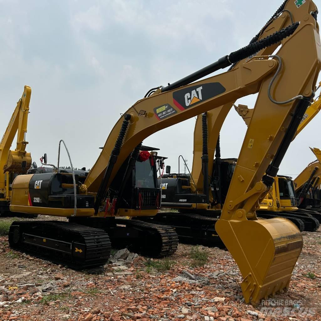 CAT 320D2L Bandgrävare