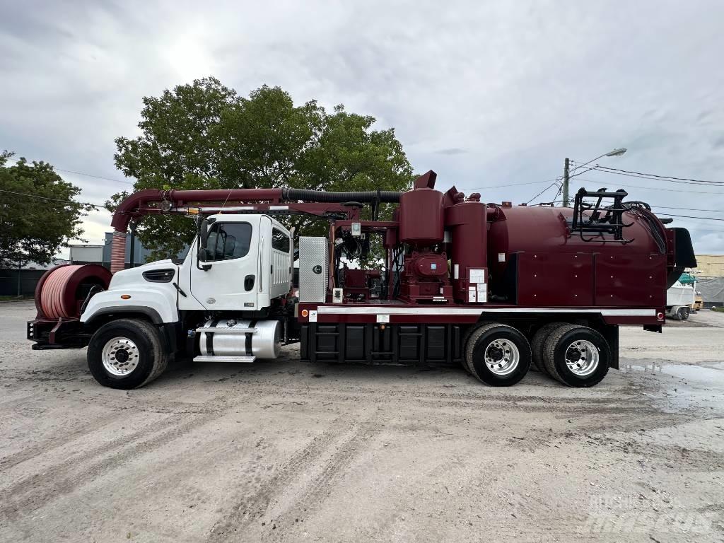 Freightliner 114 SD Slamsugningsbil