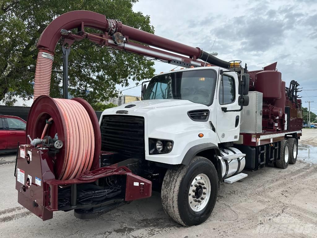 Freightliner 114 SD Slamsugningsbil