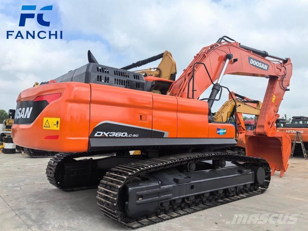 Doosan DX 360 LC Bandgrävare