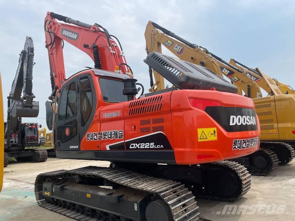 Doosan DX 225 LCA Bandgrävare