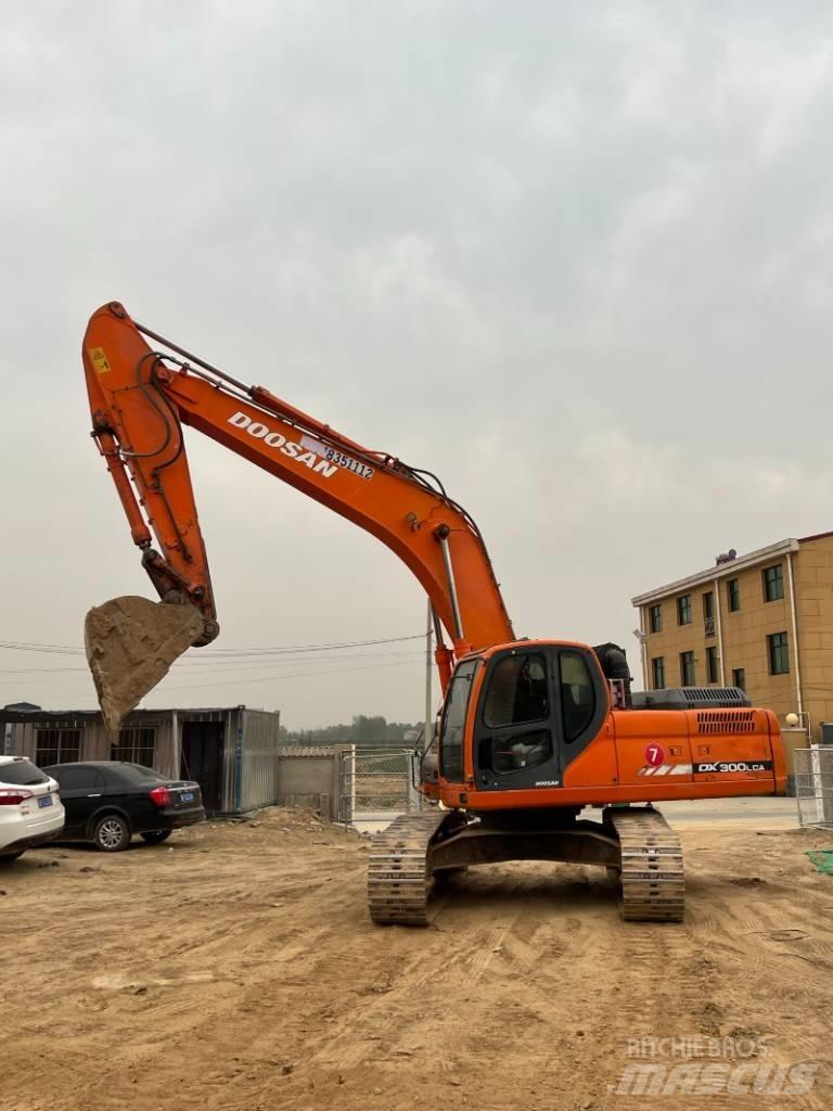 Doosan DX300LCA Bandgrävare
