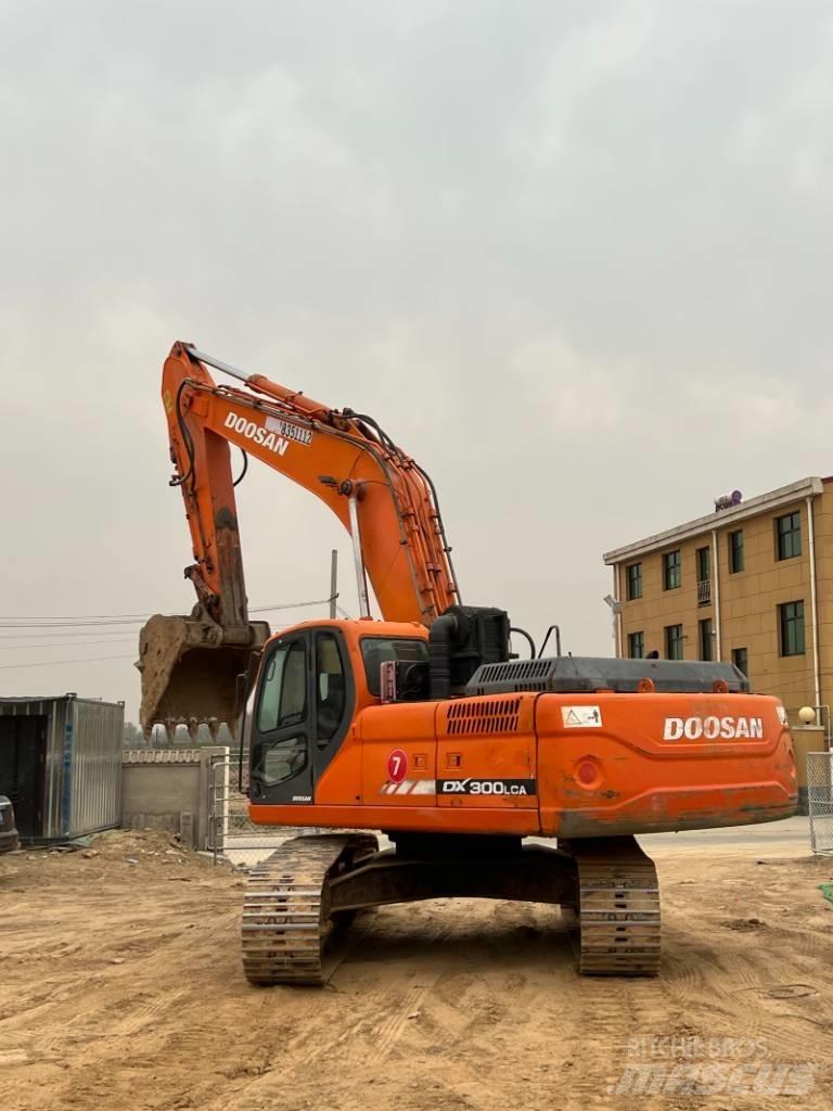 Doosan DX300LCA Bandgrävare