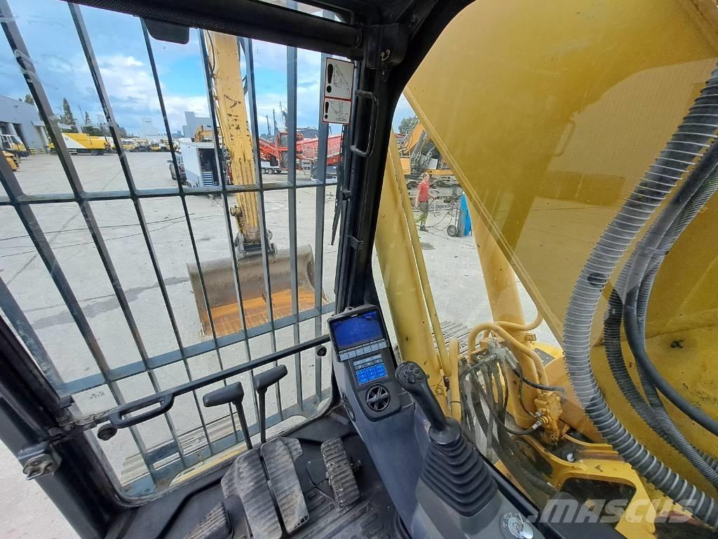 Komatsu HB215LC-2 Bandgrävare