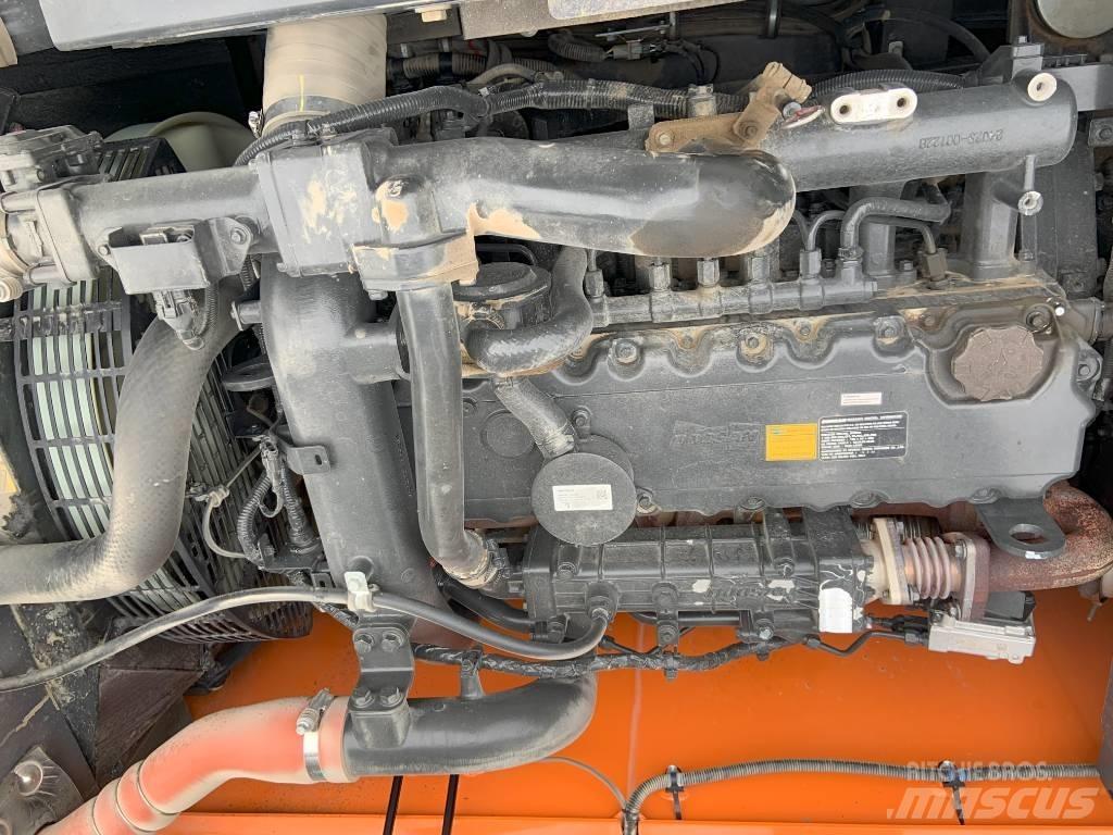 Doosan DX 225 LC-5 Bandgrävare