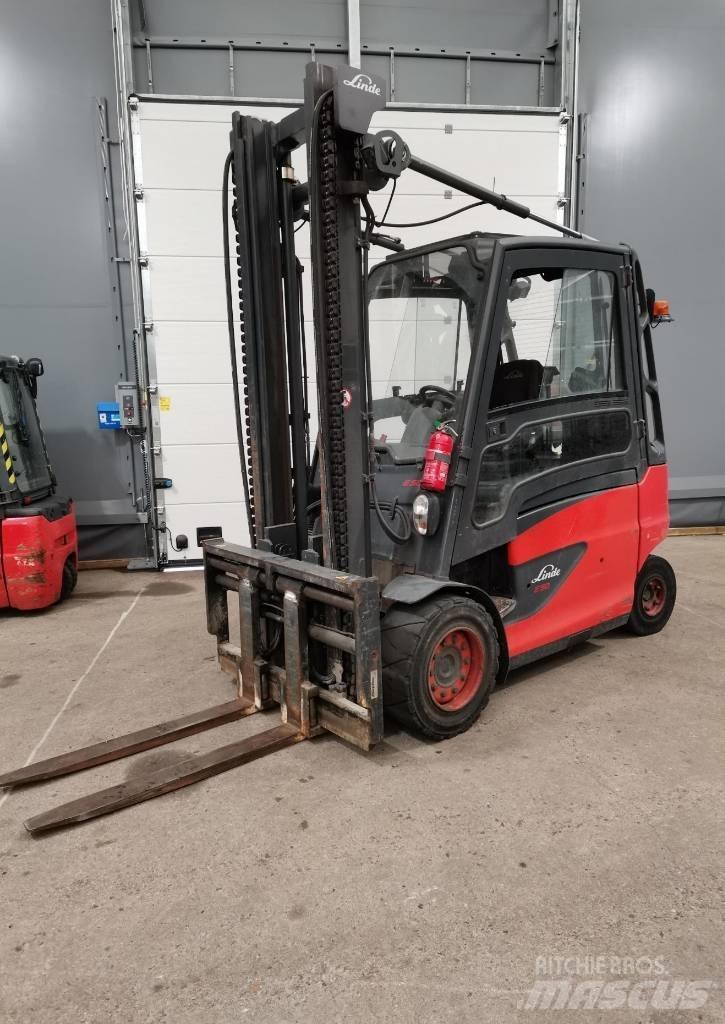 Linde E50HL-01 Elmotviktstruckar