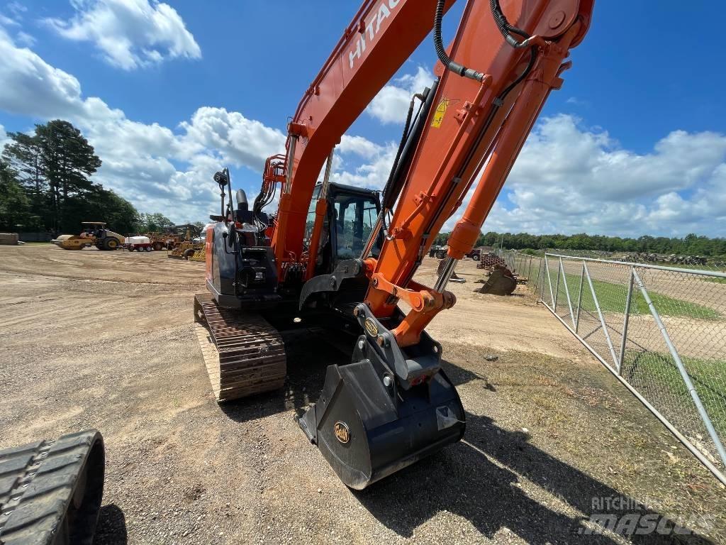 Hitachi ZX 135 US-6 Bandgrävare
