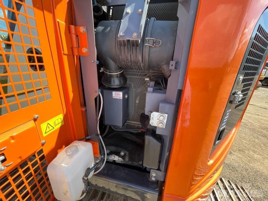 Hitachi ZX 135 US-6 Bandgrävare
