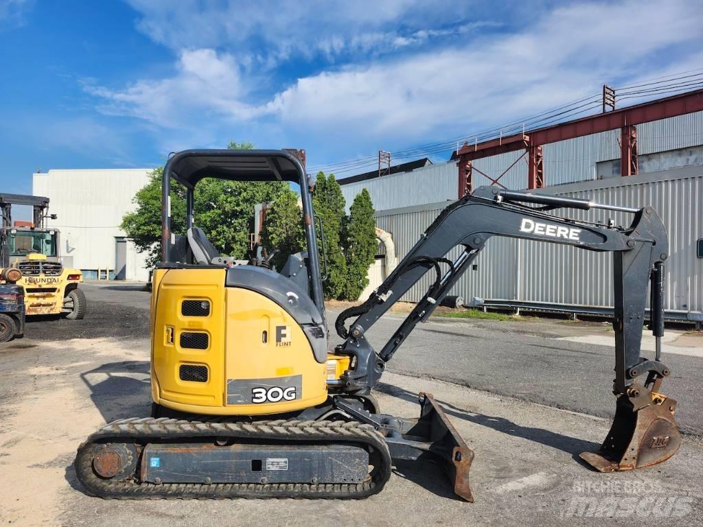 DEERE 30G Minigrävare < 7t