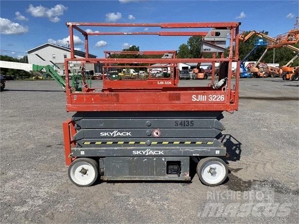 SkyJack SJ III 3226 Saxliftar