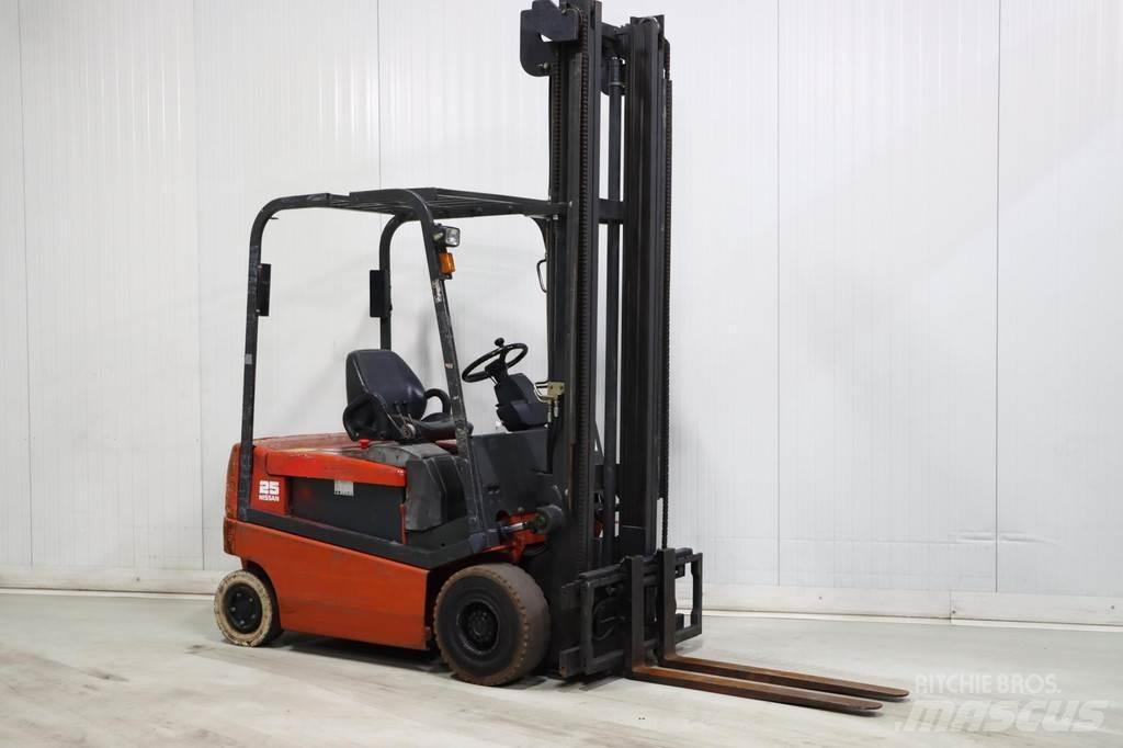 Nissan Q02L25CU Elmotviktstruckar