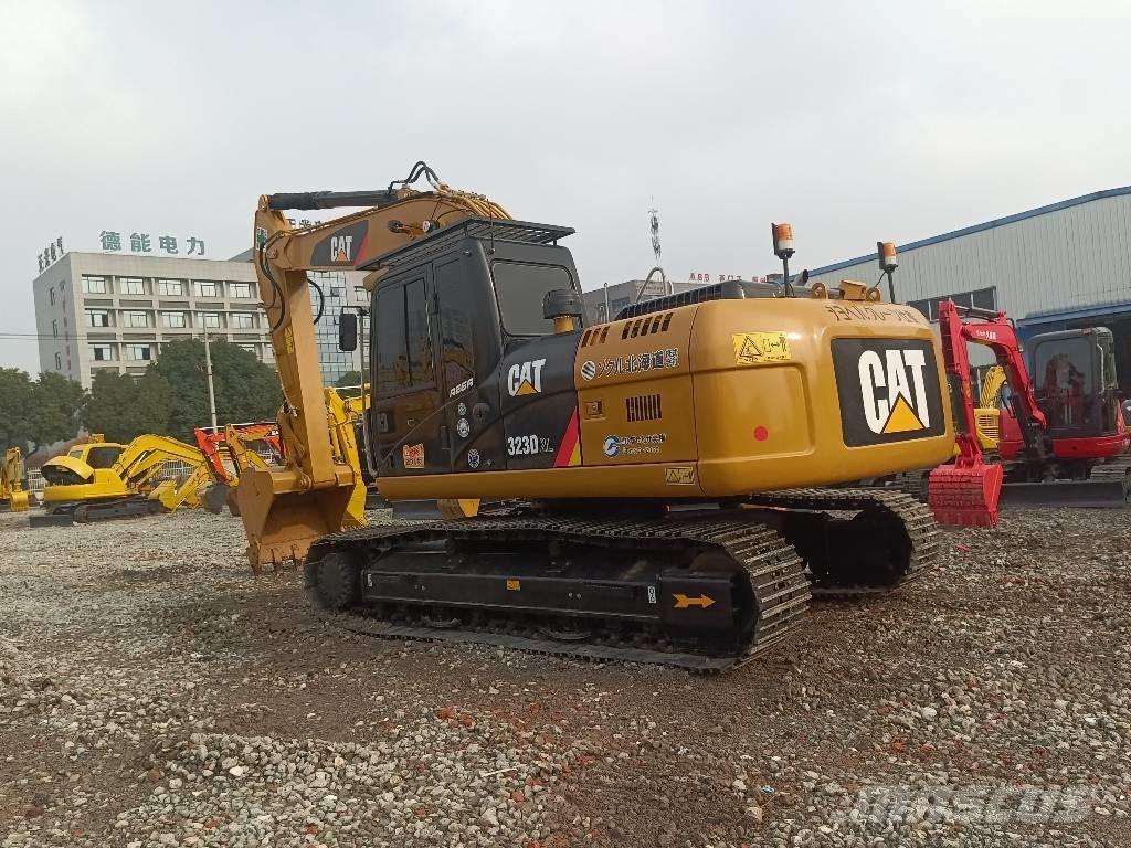 CAT 323 D Bandgrävare