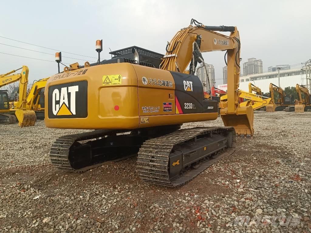CAT 323 D Bandgrävare