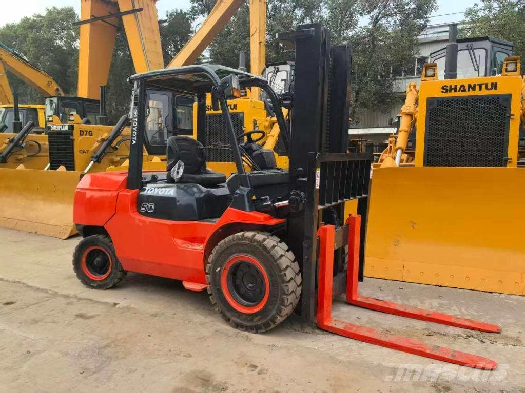 Toyota 7FD50 Diesel trucks