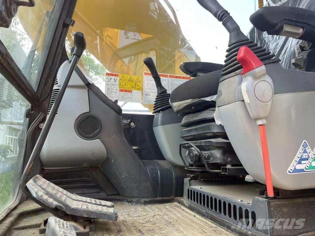 Komatsu PC 200-8 Bandgrävare