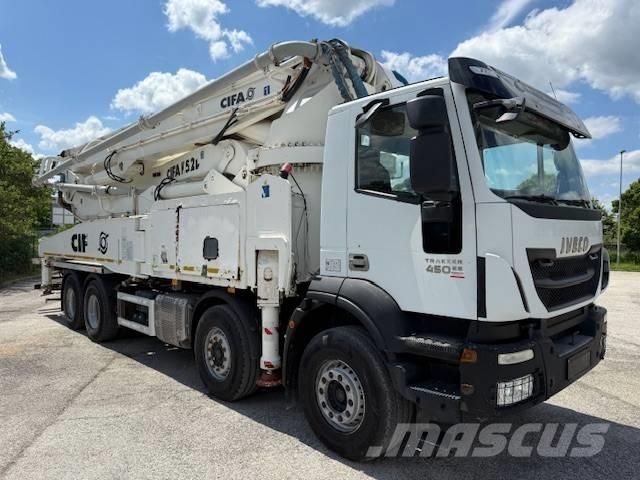 Iveco Trakker 450 Lastbilar med betongpump