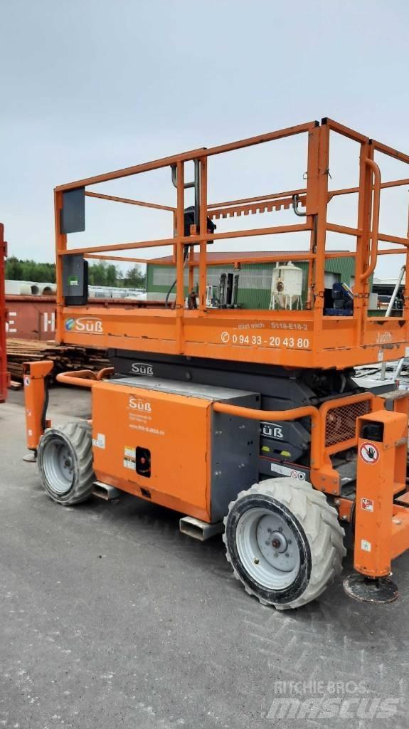 SkyJack SJ 6832 RTE Saxliftar
