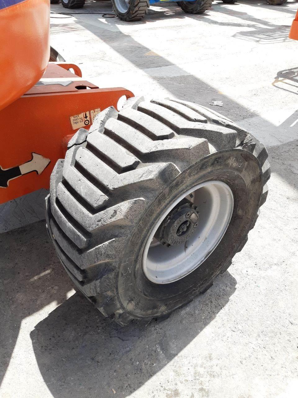 JLG 450AJ Bomliftar