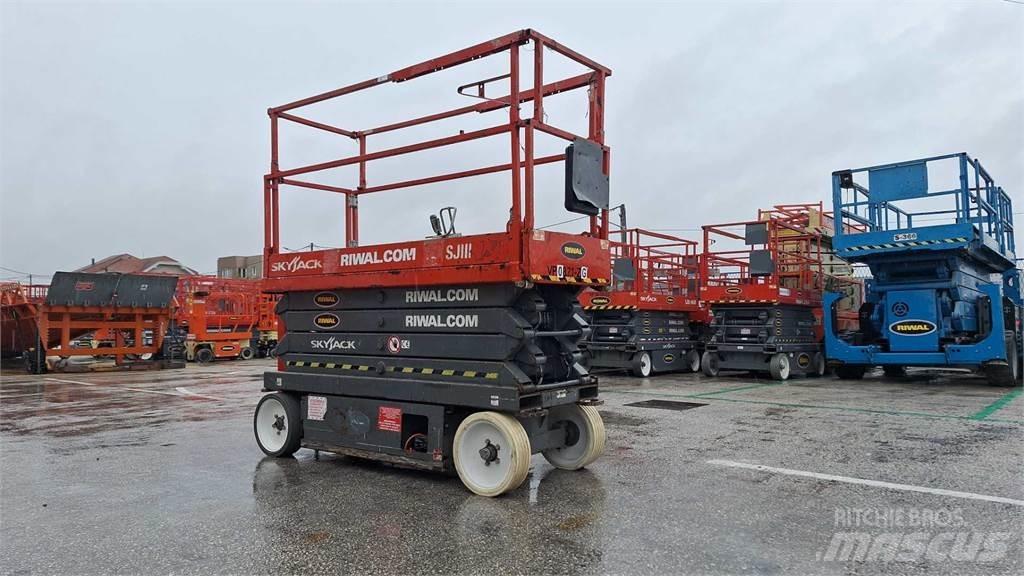 SkyJack SJIII3226 Saxliftar