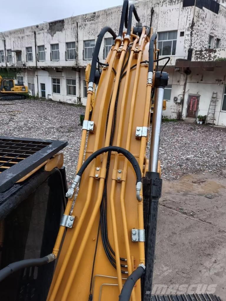 CAT 324 D L Bandgrävare