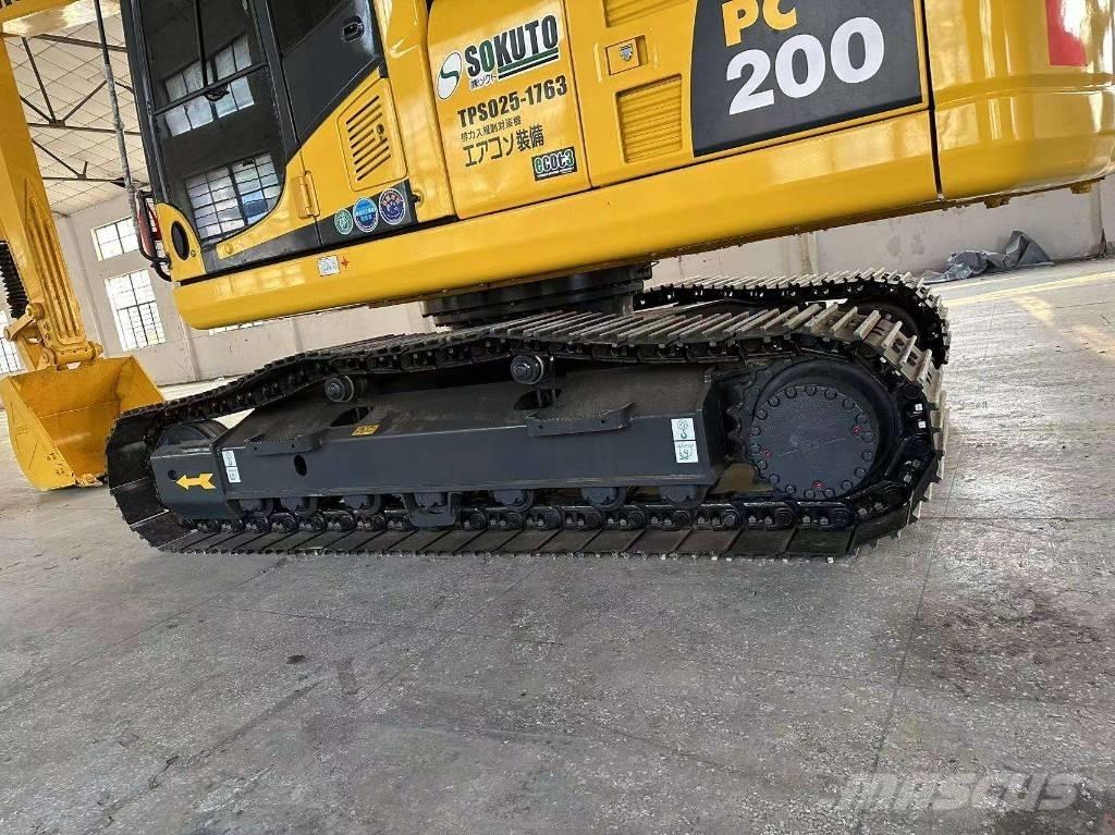 Komatsu PC 200-8 Bandgrävare